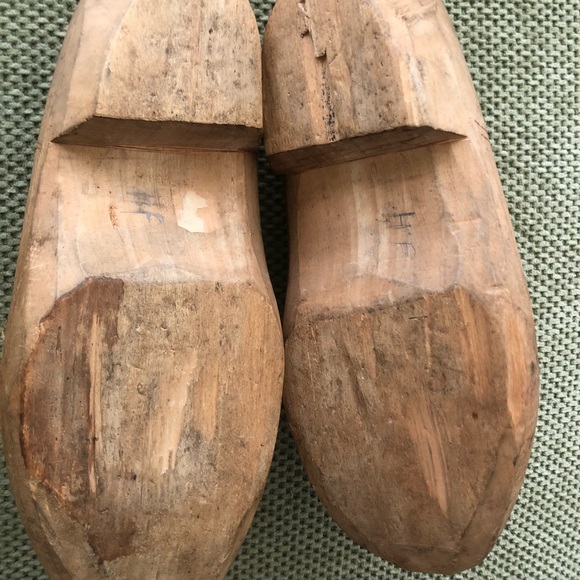 Antique wooden shoes - Picture 4 of 7